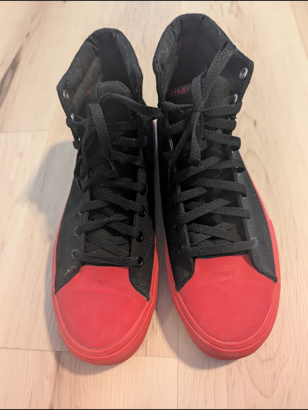 STROYE Men's Black & Red High-Top Sneakers